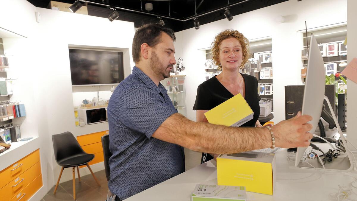 ’Ze vertellen allemaal leugens over mij’. Telefoonwinkel van Tolga Güner
